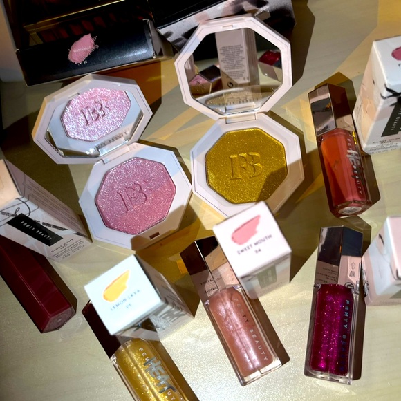 Posh Plug, Priscilla!🔌 Come Shop ALL Authentic Luxury Bags/Beauty Brands!!! 👜🫶🏼💄 - Picture 2 of 15